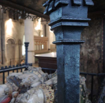 18  stanchion by tomb of Henry IV (1420s)