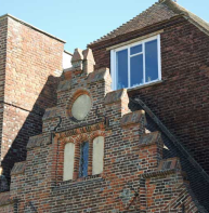 Crow steps – Roper Gate, St Dunstan's Street