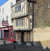 Double overhang – 8 Palace Street