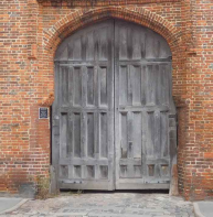Four-centred arch – Roper gate, St Dunstan's Street