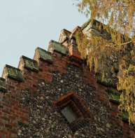 Crow steps – Tower House, Westgate Gardens