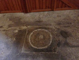 stones-roundel-in-crypt